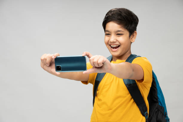 Customize characters and progress efficiently in mobile online gaming